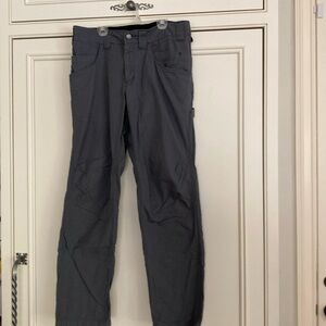 Arc’Teryx men’s gray pants size 32